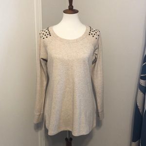 M cream long sleeve top w/stud detail on shoulders